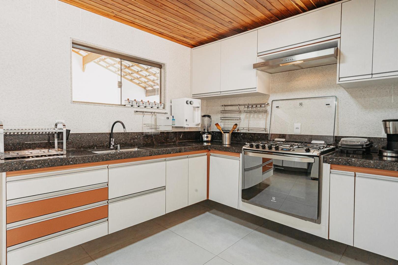 Casadecastelhanos: Beachfront Suites with Pool and Gourmet Kitchen Anchieta  Exterior photo