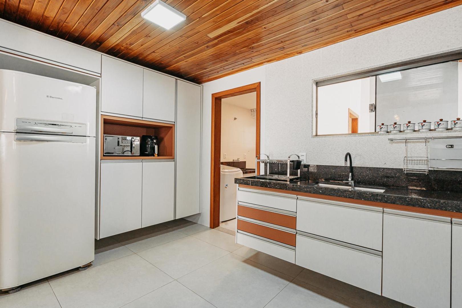 Casadecastelhanos: Beachfront Suites with Pool and Gourmet Kitchen Anchieta  Exterior photo